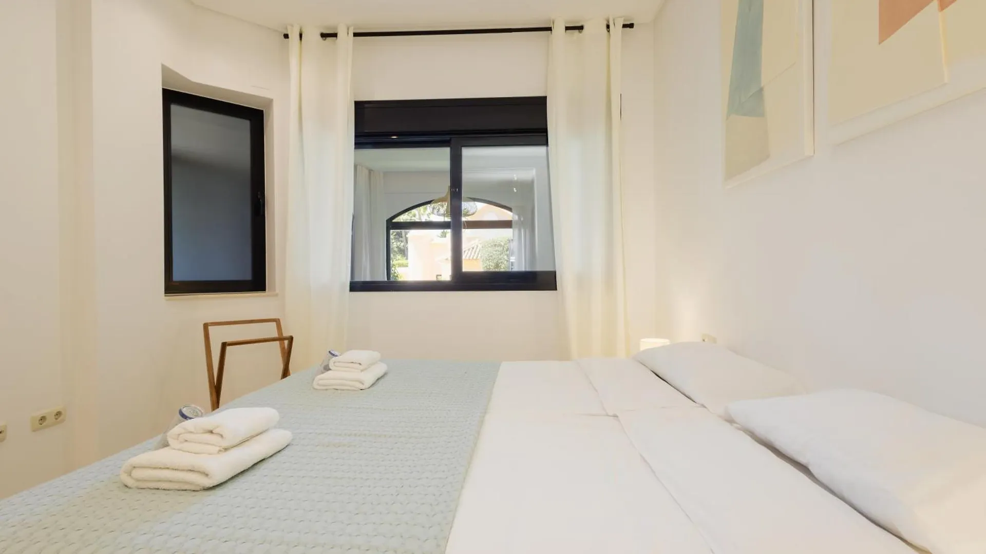 3 Bedroom Apartment, With Private Garden And Terrace, In Puerto Banus Marbella Appartamento